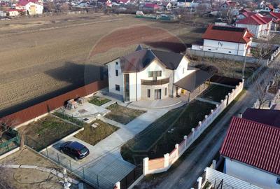 Casa / Vila deosebita in Golesti S+P+1E - 1