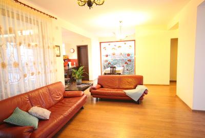 Casă individuală cu 5 camere în Dumbrăvița