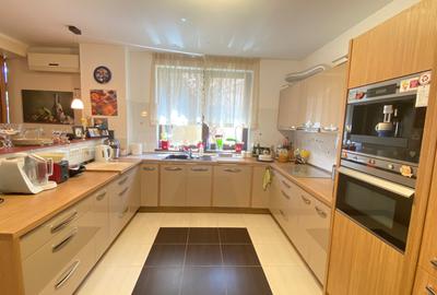 Se vinde URGENT Vila 6 camere Otopeni zona 23 August - 1