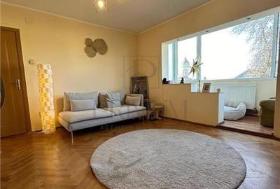 Apartament cu 3 camere semidecomandat, mobilat în Lugojului