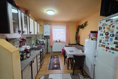 Apartament cu 2 camere semidecomandat în Piața Centrală
