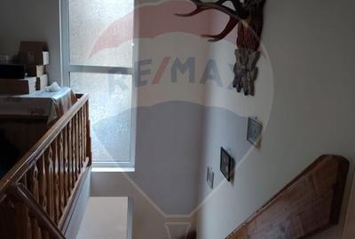 Case cu 7 camere de vânzare în comuna Panaci, sat Drăgoiasa. - 10