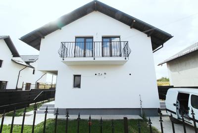 Vila duplex de vanzare, Horpaz-Miroslava, P+E, 105 mp utili, teren 220 mp