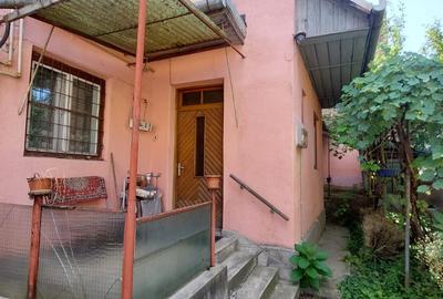 De vanzare casa singur in curet, zona semicentrala