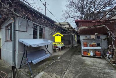 Casa de vanzare cu 2 camere si curte generoasa in zona Gruia - 2