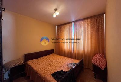 Apartament 3 camere de vânzare - Zona Centrală / 2 băi - 15