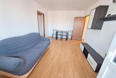 Apartament 2 semidecomandate, zona Milcov - 1