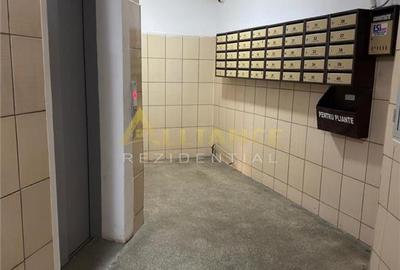 Metrou Aparatorii Patriei 3 cam bloc 1985 et 2 - 13