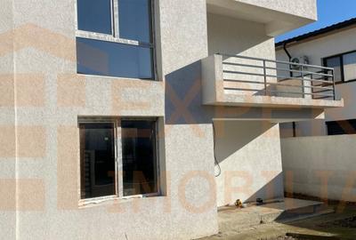 Casă de vânzare situată în zona Mamaia Sat - 3