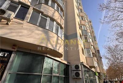 Apartament cu 3 camere decomandat în Berceni