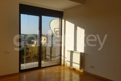 Apartament spatios si luminos cu 4 camere | 2 garaje - 7