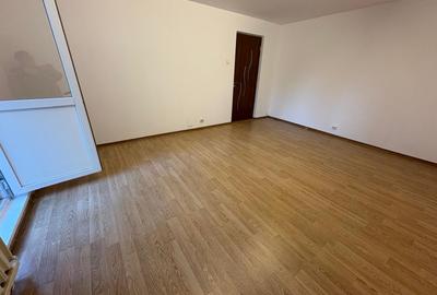Vanzare-Sebastian, parc ,2 camere, 1/8, decomandat, bl. 95, liber, 118000 E - 8