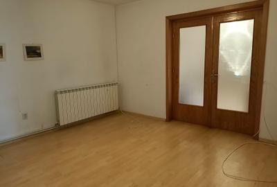 Casa 6 camere, pod 100 mp ,ICIL, pe colt,3  intrari ,2 centrale gaze ,5 bai - 6