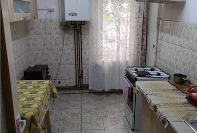 Apartament cu 3 camere decomandat în Tudor
