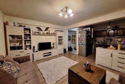 Apartament cu 3 camere semidecomandat, mobilat în Florești