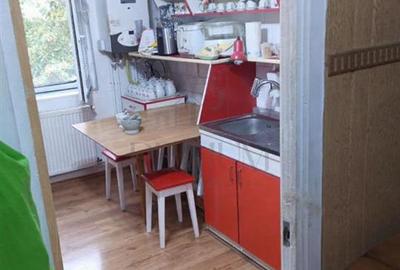 Apartament cu 3 camere decomandat, mobilat în Lipovei