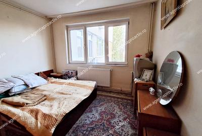 Apartament cu 2 camere circular în Micro 17