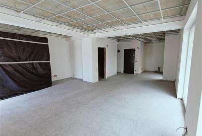 Spatiu comercial 55 mp 2 locuri parcare  zona Calea Surii Mici