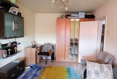 Apartament cu doua camere decomandat,  zona Vlahuta - 2
