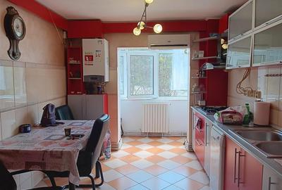 Bloc din 1990 - Bd Poitiers Etajul 1 - Apartament 3 camere - 23