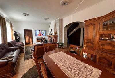 Casa de vanzare in zona Moca de 380 mp utili, cu piscina si curte de 733 mp - 3