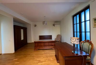 VILA DEOSEBITA / SPATII GENEROASE / CURTE PROPRIE - 36