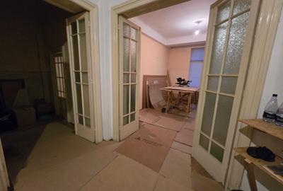 Apartament cu 4 camere semidecomandat în Armeneasca