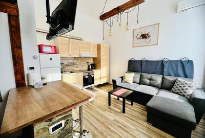 Apartament cu 2 camere semidecomandat, mobilat în Brașovul Vechi