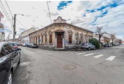 Apartament cu 3 camere semidecomandat, mobilat în Central