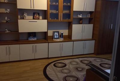 Apartament cu 2 camere decomandat, mobilat în Casa de Cultură