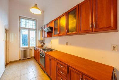 Apartament nemobilat, 3 camere, etaj 1, Bld.Revoluției - 5