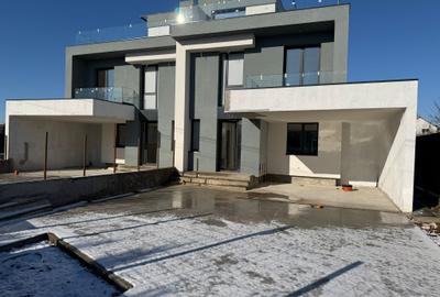 Casă individuală cu 4 camere în Central