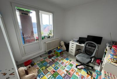 Apartament cu 3 camere, 2 băi, 66 mp + 4 mp balcon, decomandat, etaj 2/4 - 7