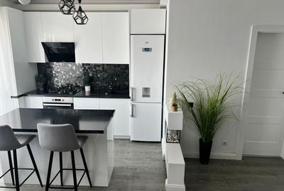 Apartament cu 3 camere decomandat, mobilat în Florești