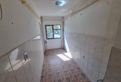 Apartament 2 camere decomandat Piata Nicolina - 3