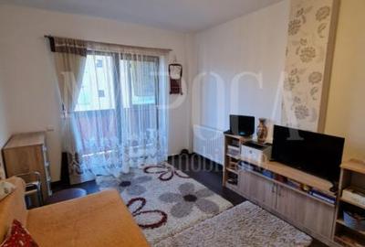 Apartament cu 3 camere semidecomandat în Florești