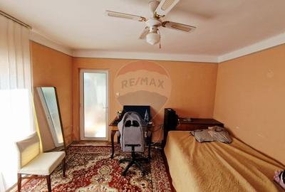 Vand sau schimb cu apartament  2 sau 3 camere si diferenta - 20