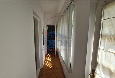 In Calarasi  - Central -Casa si teren  pe strada Grivita - 5