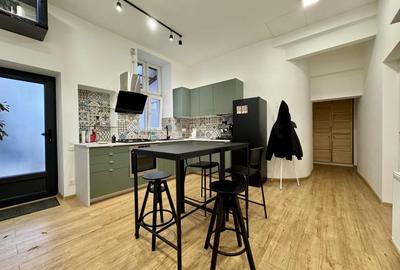 Apartament cu 3 camere decomandat, mobilat în Central