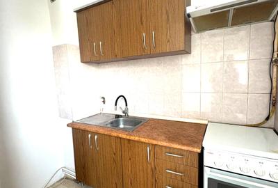 Garsoniera 30mp zona strazii T.V etaj 3  Pret 37.800eur neg - 1