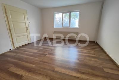 Apartament decomandat 93 utili curte proprie pivnita Sub Arini Sibiu - 1