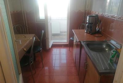 Apartament cu 3 camere decomandat în Lipovei