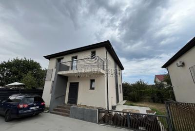 Vila de Vânzare în Lumina – Confort și Eleganță într-un Cadru Privat