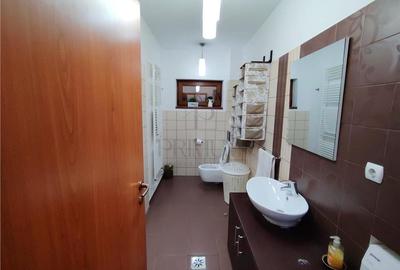 Casa individuala - 6 camere - locatie excelenta - 220 mp utili - garaj - 18
