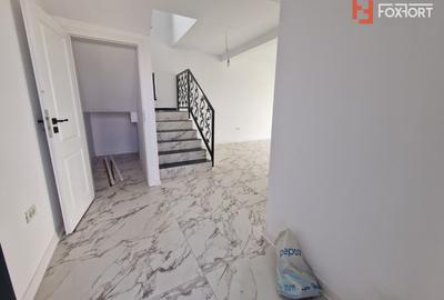 Duplex de vanzare cu 3 camere si teren de 309 mp - Recas - 3