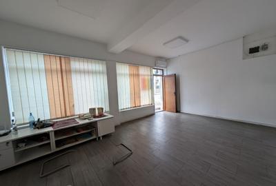 Spatiu Comercial  50 mp, Stradal, Malu Rosu - 4