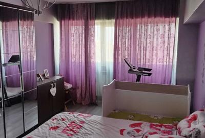 Apartament cu 3 camere decomandat, mobilat în Hristo Botev