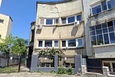 Apartament cu 3 camere decomandat în P-ța Alba Iulia