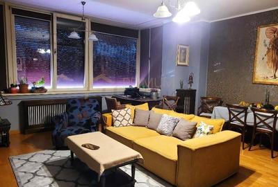 Apartament cu 3 camere decomandat, mobilat în Semicentral