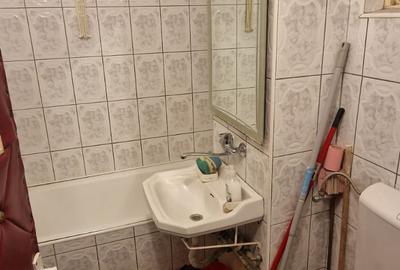 Se vinde pe Republicii apartament decomandat 3 camere ,pret 89000 euro neg - 13